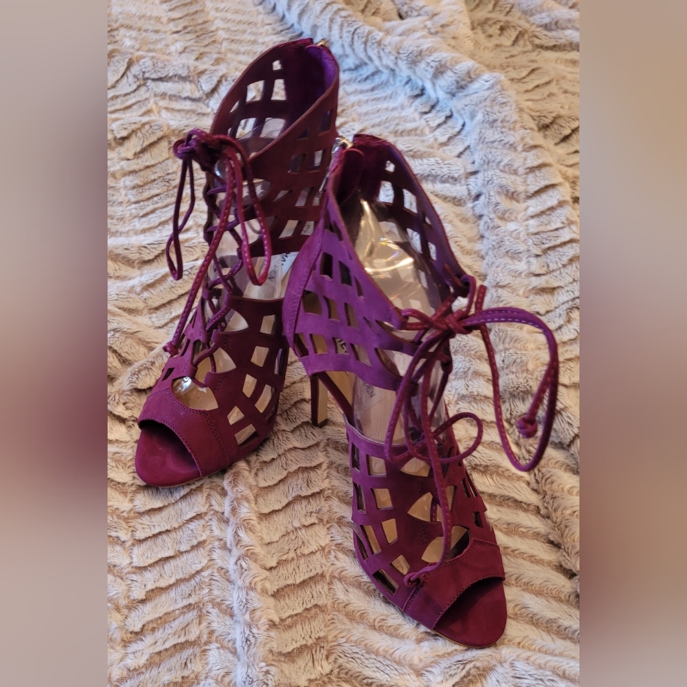 NWOT Steve Madden 4" zipper back lace up front 7.5